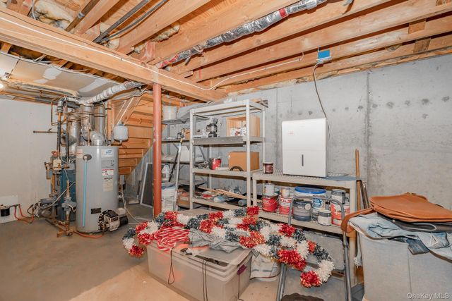 242 Singingwood Drive, Holbrook, NY 11741