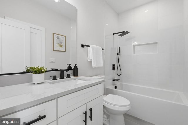 54 RHODE ISLAND AVE NE, Washington, DC 20002