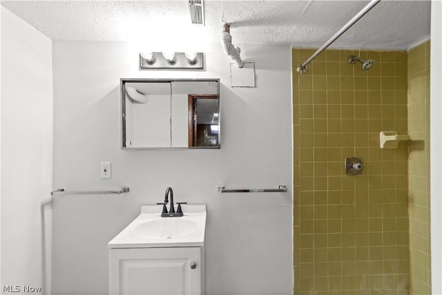 11412 Hempstead Road, Cleveland, OH 44125