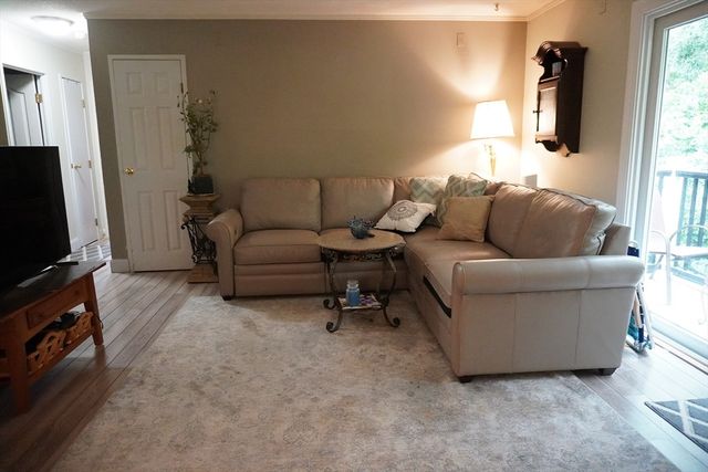 7 Chapel Hill Dr 11, Plymouth, MA 02360