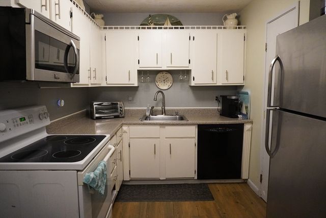 7 Chapel Hill Dr 11, Plymouth, MA 02360