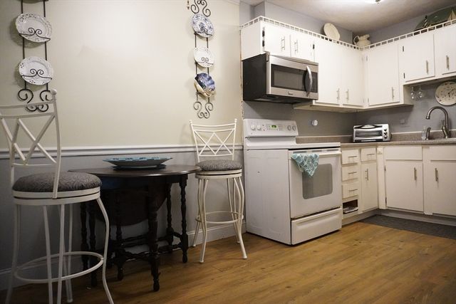 7 Chapel Hill Dr 11, Plymouth, MA 02360