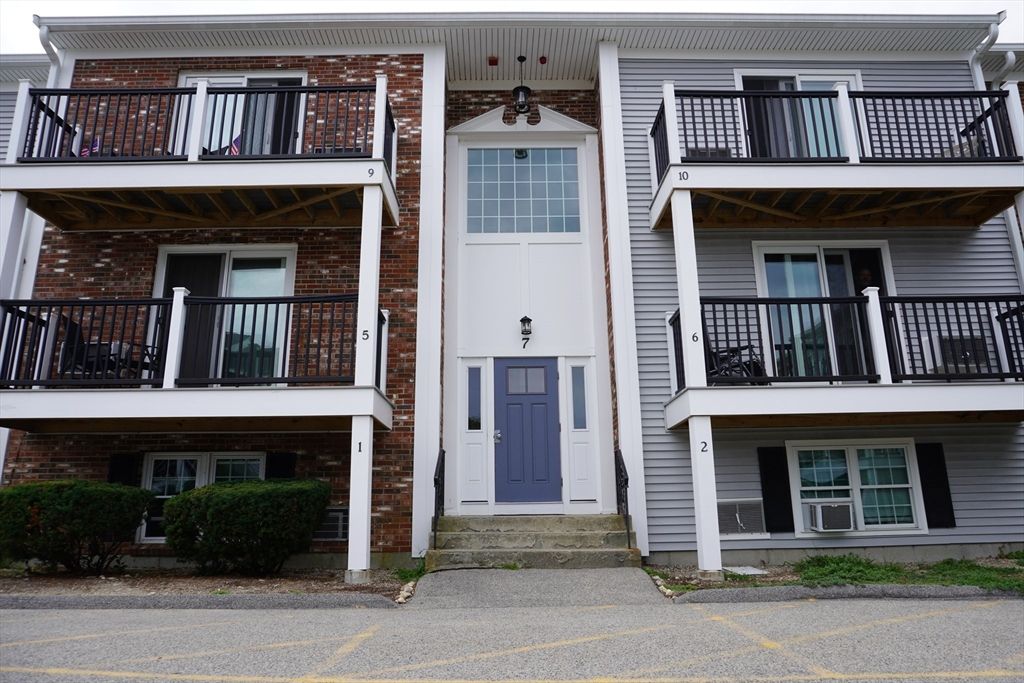 7 Chapel Hill Dr 11, Plymouth, MA 02360