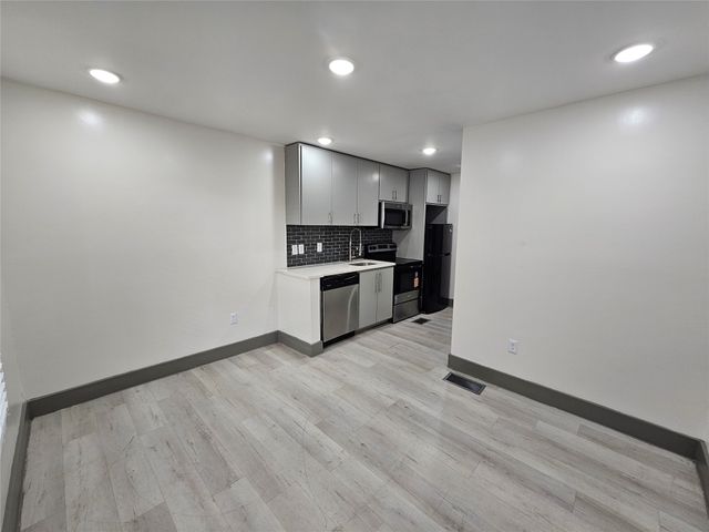 4806 Virginia Avenue 108, Dallas, TX 75204