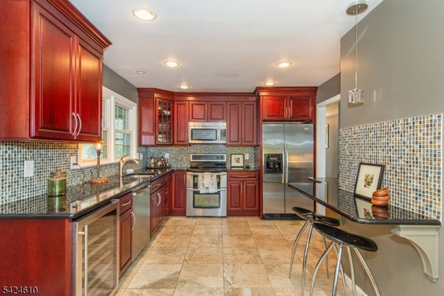 7 North Shore Trl, Sparta Twp., NJ 07871