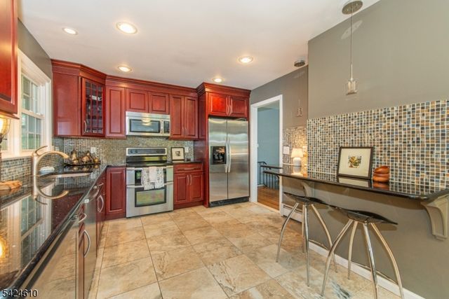 7 North Shore Trl, Sparta Twp., NJ 07871