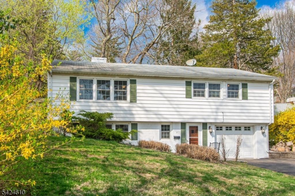 7 North Shore Trl, Sparta Twp., NJ 07871