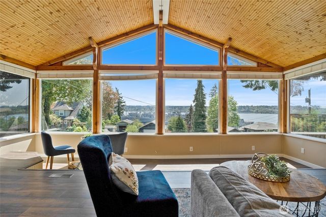 735 S Summit Avenue, Bremerton, WA 98312