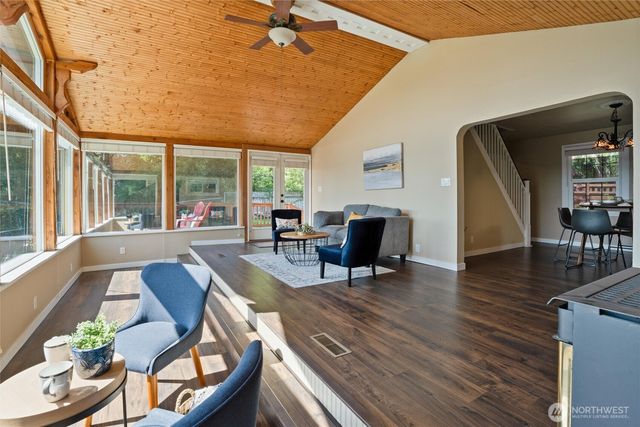 735 S Summit Avenue, Bremerton, WA 98312