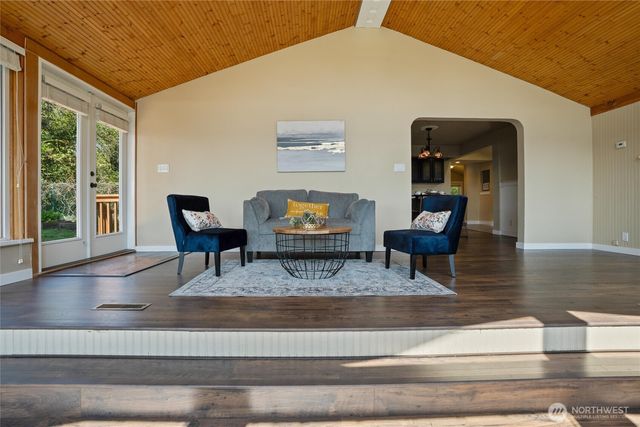 735 S Summit Avenue, Bremerton, WA 98312