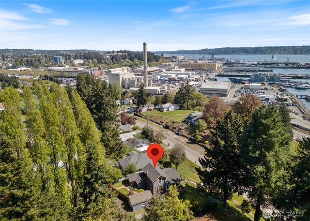 735 S Summit Avenue, Bremerton, WA 98312