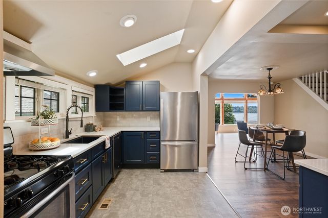 735 S Summit Avenue, Bremerton, WA 98312