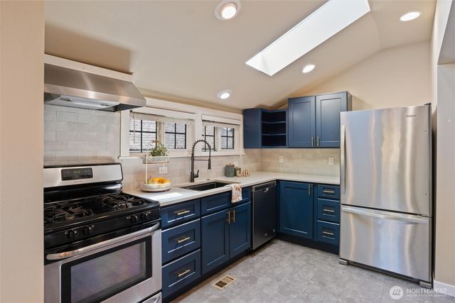 735 S Summit Avenue, Bremerton, WA 98312