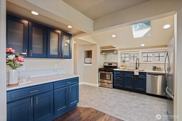 735 S Summit Avenue, Bremerton, WA 98312