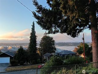 735 S Summit Avenue, Bremerton, WA 98312