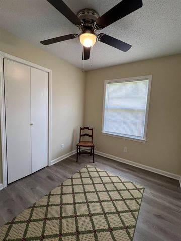 1930 TAHITI LN, Memphis, TN 38117