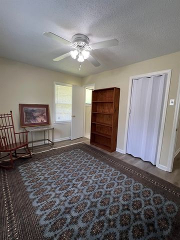 1930 TAHITI LN, Memphis, TN 38117