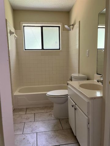 1930 TAHITI LN, Memphis, TN 38117