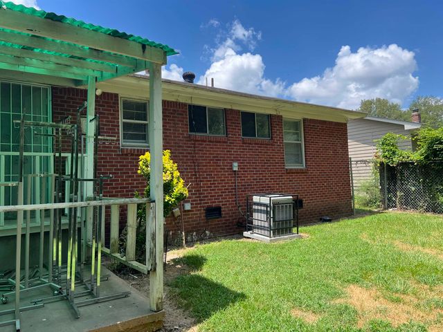 1930 TAHITI LN, Memphis, TN 38117