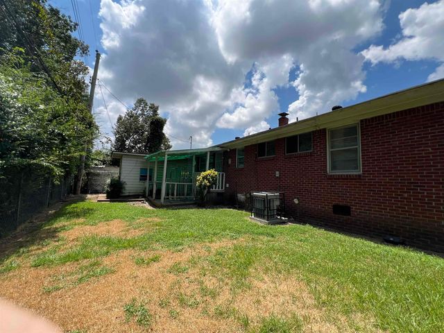 1930 TAHITI LN, Memphis, TN 38117