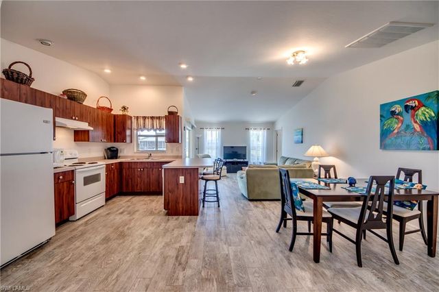 1438 SE 23rd ST, Cape Coral, FL 33990