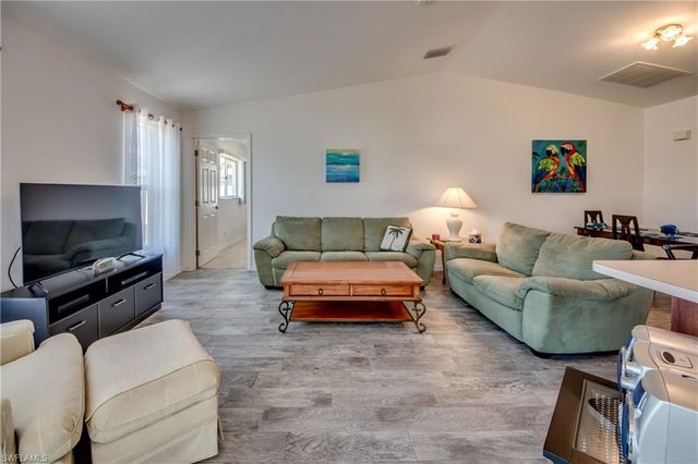 1438 SE 23rd ST, Cape Coral, FL 33990