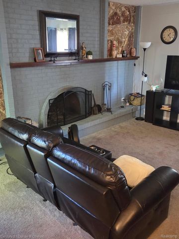 9371 Bennett Lake Road, Tyrone Township, MI 48430