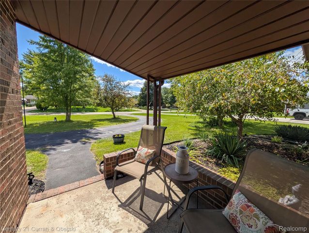 9371 Bennett Lake Road, Tyrone Township, MI 48430