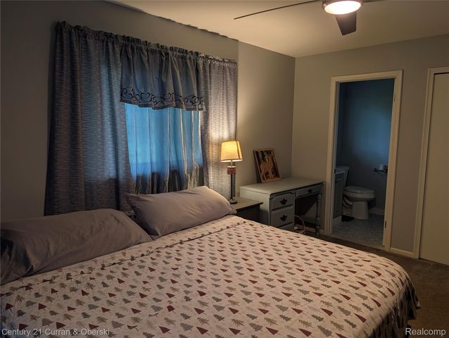9371 Bennett Lake Road, Tyrone Township, MI 48430