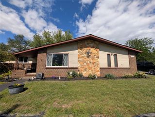 9371 Bennett Lake Road, Tyrone Township, MI 48430