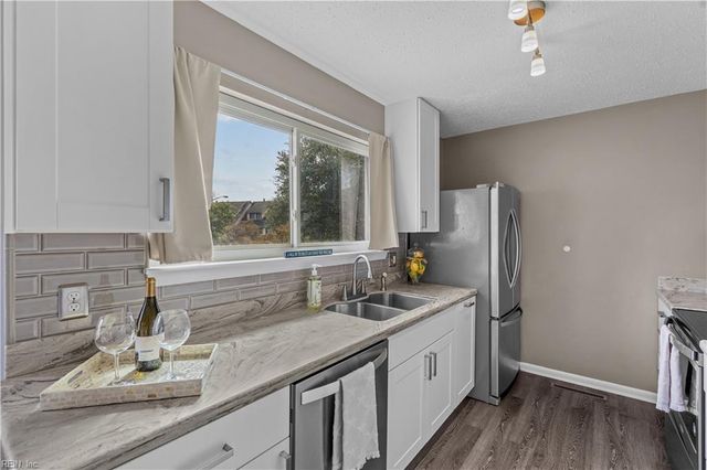 2305 Purple Martin LN, Virginia Beach, VA 23455