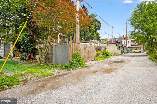 240 E POPLAR ST, York, PA 17403