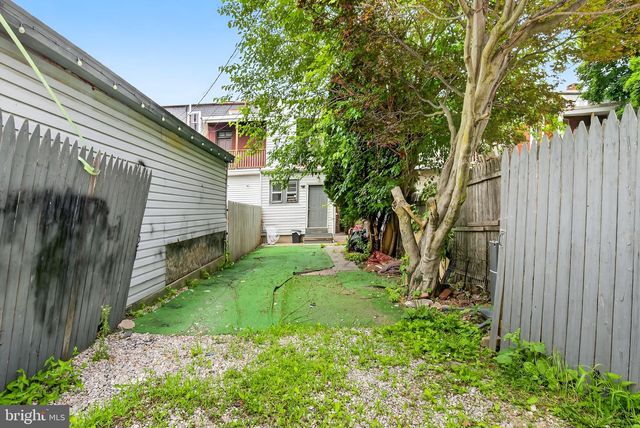 240 E POPLAR ST, York, PA 17403
