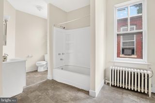 240 E POPLAR ST, York, PA 17403