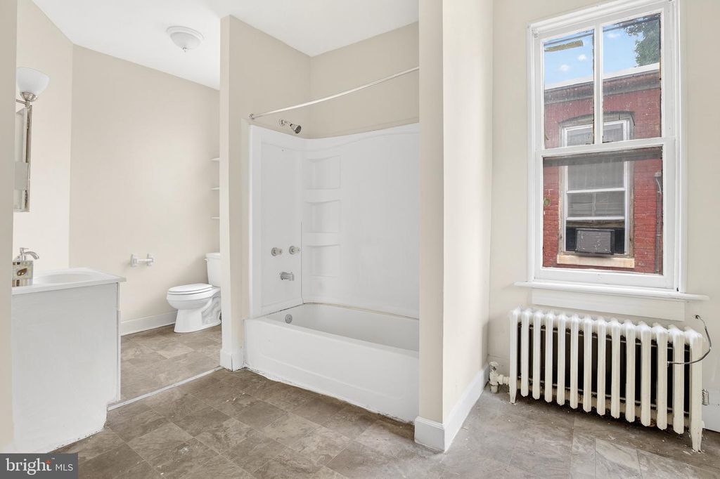 240 E POPLAR ST, York, PA 17403