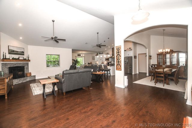 454 Whitetail Road, Kansas, OK 74347