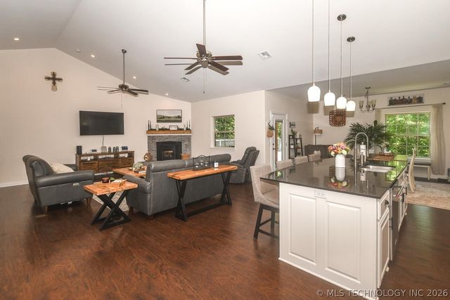 454 Whitetail Road, Kansas, OK 74347