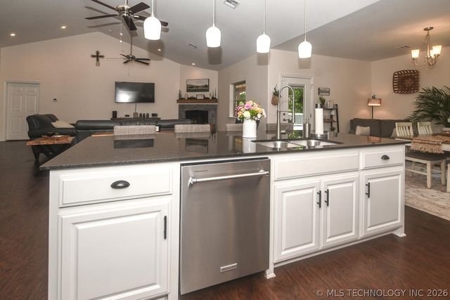 454 Whitetail Road, Kansas, OK 74347
