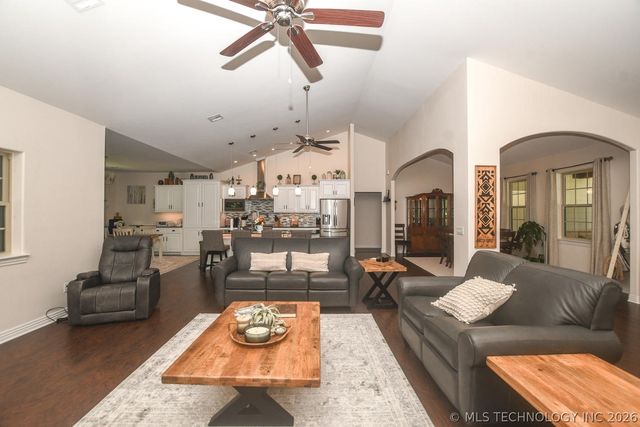 454 Whitetail Road, Kansas, OK 74347
