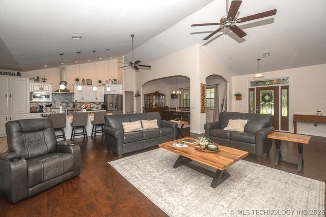 454 Whitetail Road, Kansas, OK 74347