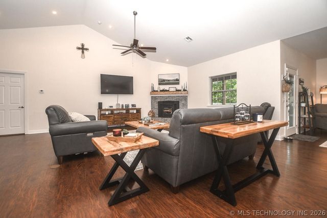 454 Whitetail Road, Kansas, OK 74347
