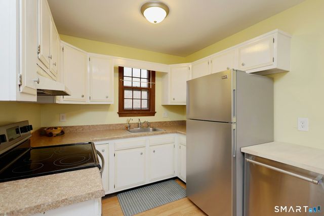 380 Newtown Turnpike, Redding, CT 06896