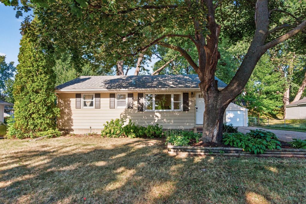 180 Grenadier Avenue N, Oakdale, MN 55128 — exterior