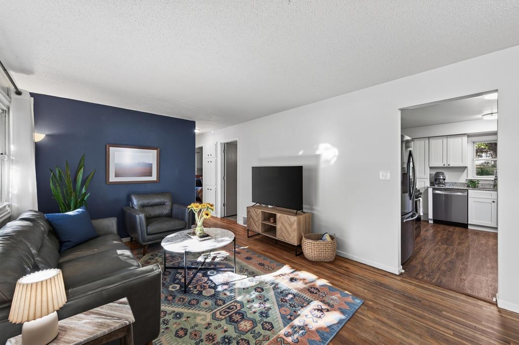 180 Grenadier Avenue N, Oakdale, MN 55128 — photo 2