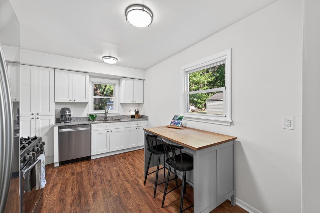 180 Grenadier Avenue N, Oakdale, MN 55128 — photo 3
