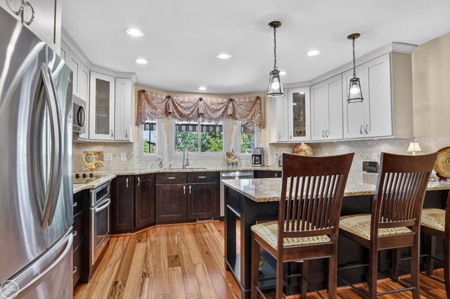 41220 Scarborough Court, Clinton Twp, MI 48038