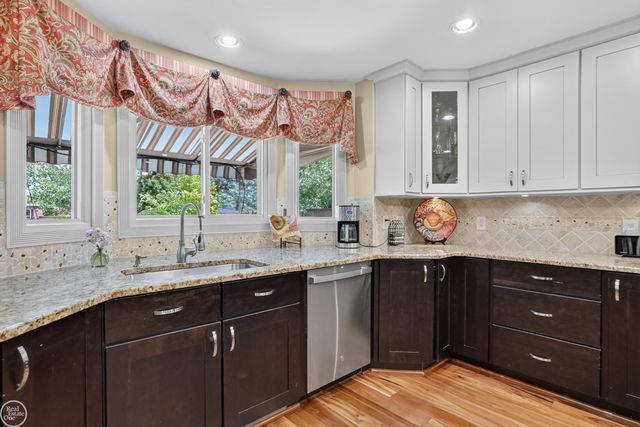 41220 Scarborough Court, Clinton Twp, MI 48038