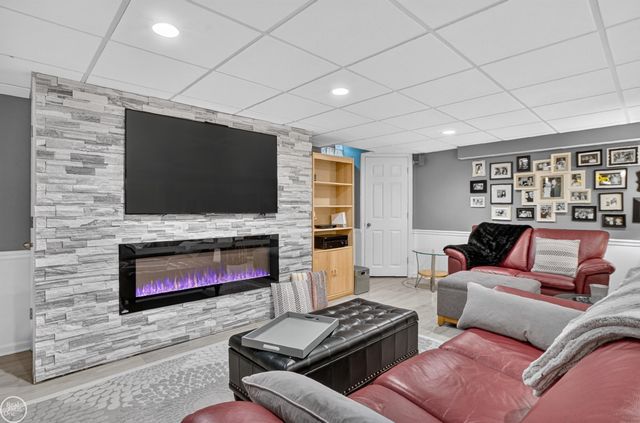 41220 Scarborough Court, Clinton Twp, MI 48038