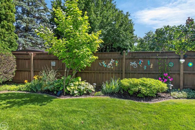 41220 Scarborough Court, Clinton Twp, MI 48038
