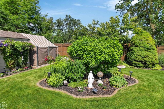 41220 Scarborough Court, Clinton Twp, MI 48038